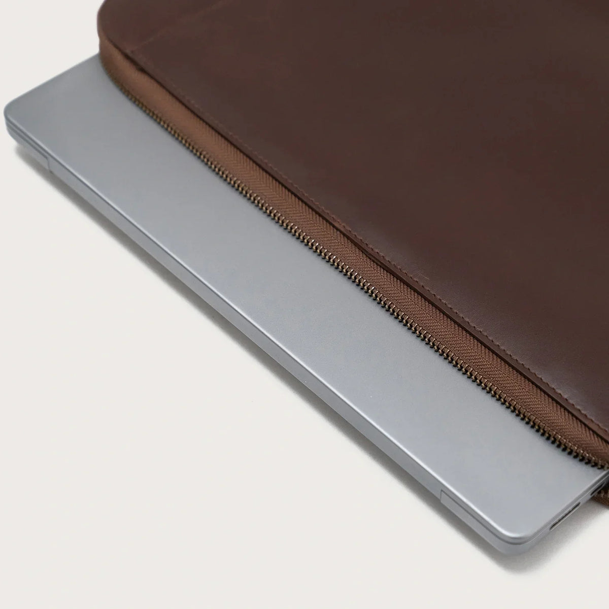 Brex Baxter Vintage Brown Leather Laptop Sleeve - brown vintage leather laptop sleeve, view 4