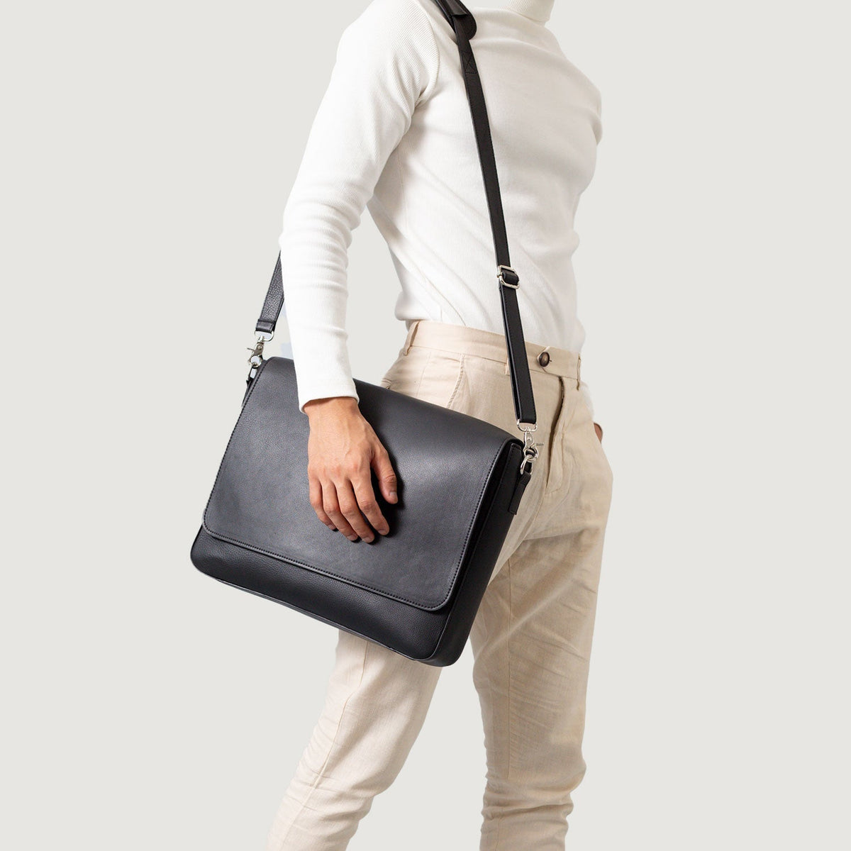 Brex Carismatico Black Leather Messenger Bag - black leather messenger bag, view 5