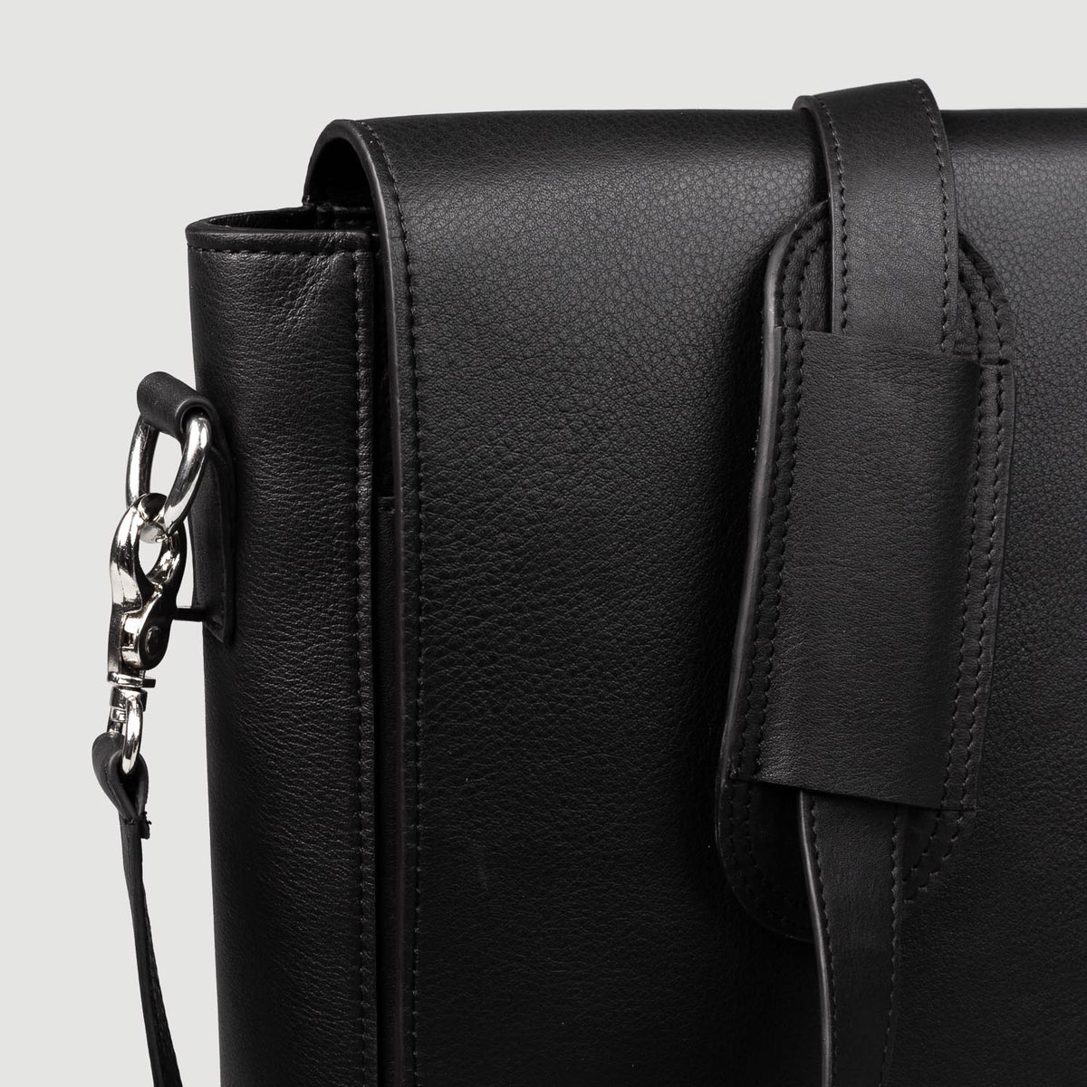 Brex Carismatico Black Leather Messenger Bag - black leather messenger bag, view 8