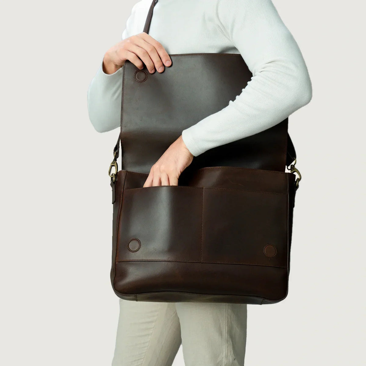 Brex Carismatico Vintage Brown Leather Messenger Bag - brown vintage leather messenger bag, view 6