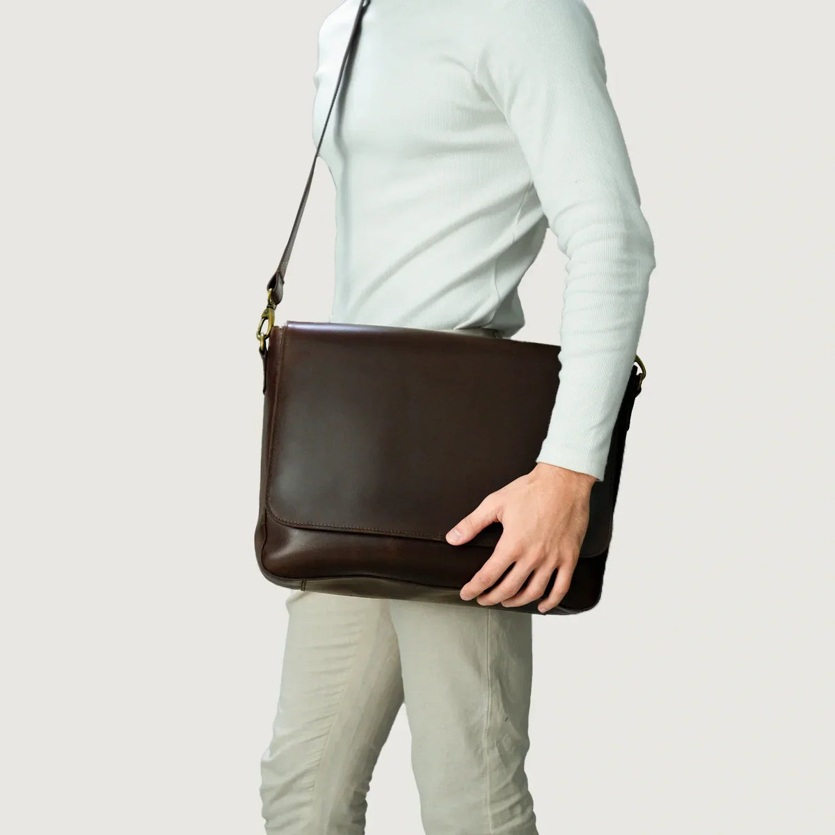 Brex Carismatico Vintage Brown Leather Messenger Bag - brown vintage leather messenger bag, view 8