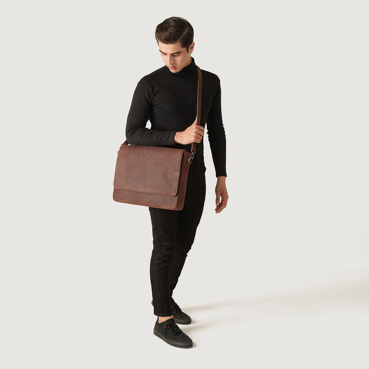 Brex Carismatico Vintage Distressed Brown Leather Messenger Bag - brown vintage distressed leather messenger bag, view 2