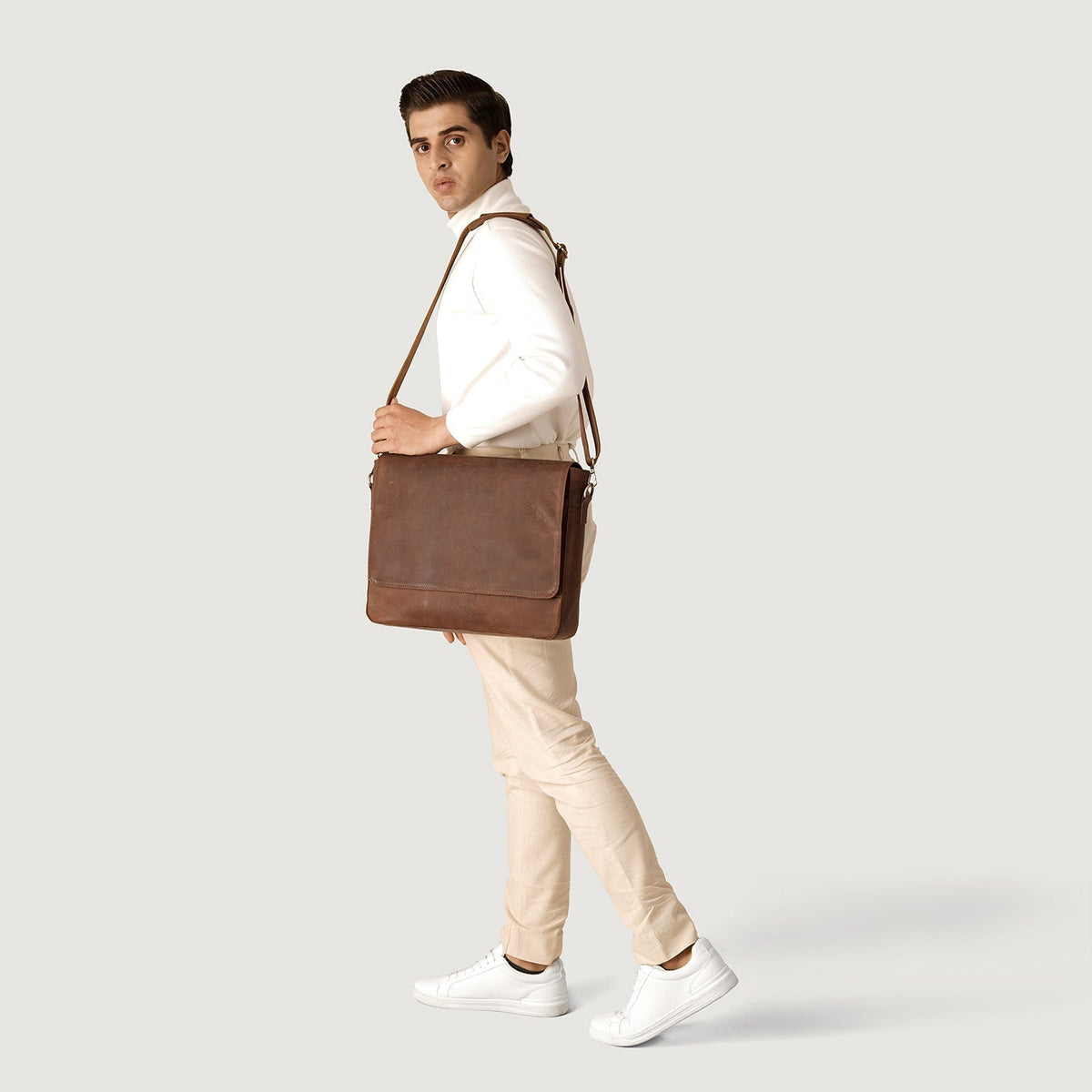 Brex Carismatico Vintage Tan Brown Leather Messenger Bag - brown & tan vintage leather messenger bag, view 2