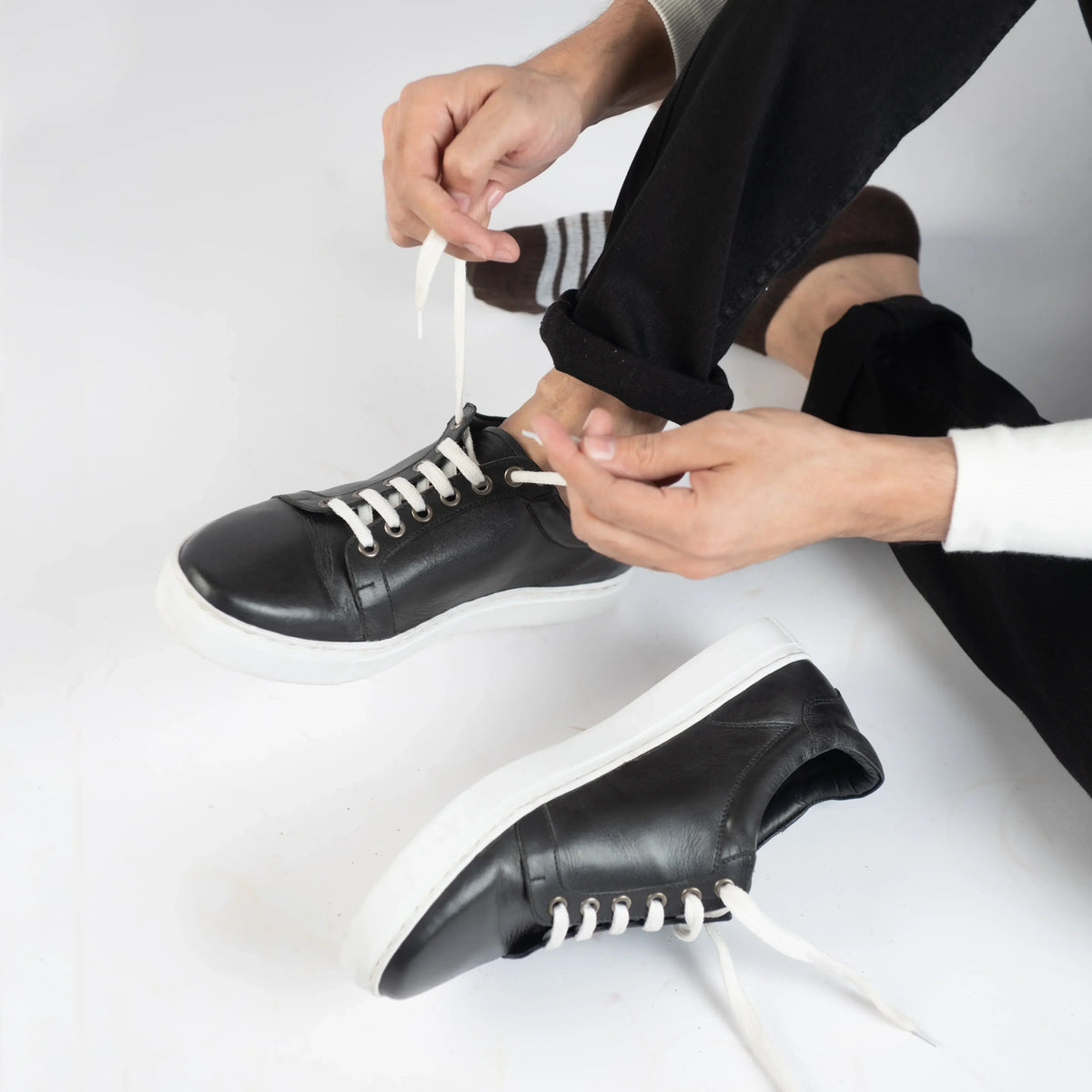 Carter Runn Black Leather Sneakers - men's sneakers in black genuine leather, view 7