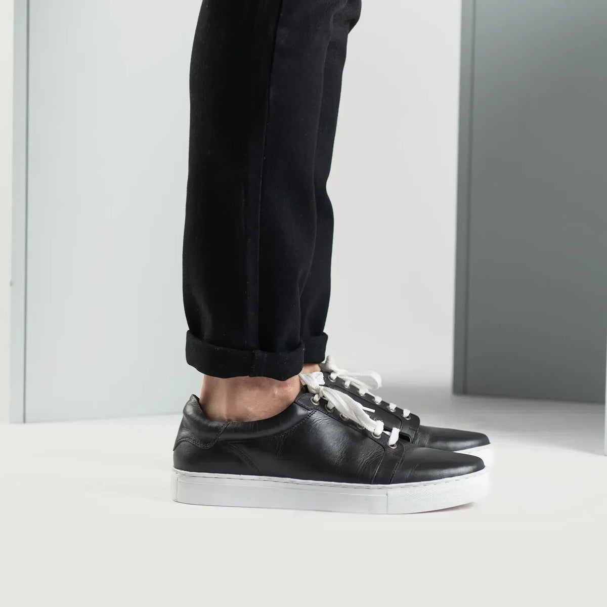 Carter Runn Black Leather Sneakers - men's sneakers in black genuine leather, view 9