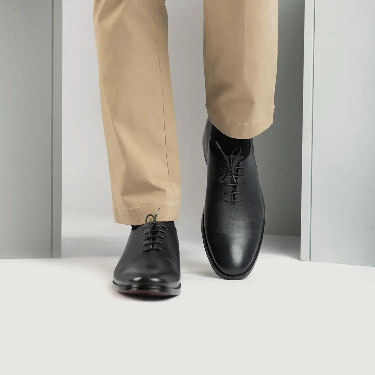 Director Wholecut Black Leather Shoes - men's shoes in black genuine leather, view 7