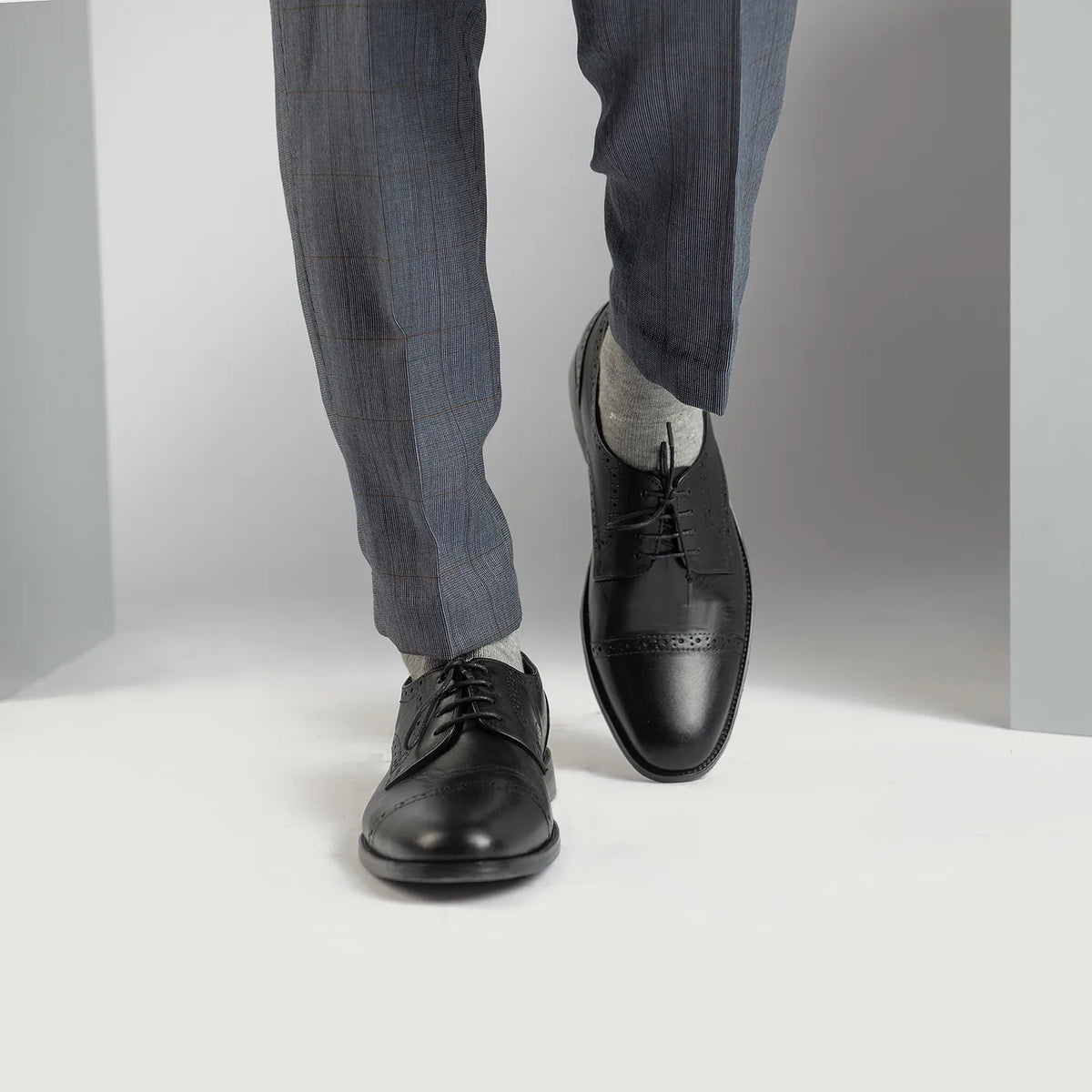 Dirk Brogues Derby Black Leather Shoes - men's shoes in black genuine leather, view 7