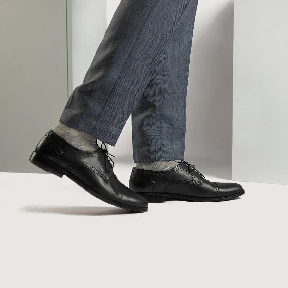 Dirk Brogues Derby Black Leather Shoes - men's shoes in black genuine leather, view 8
