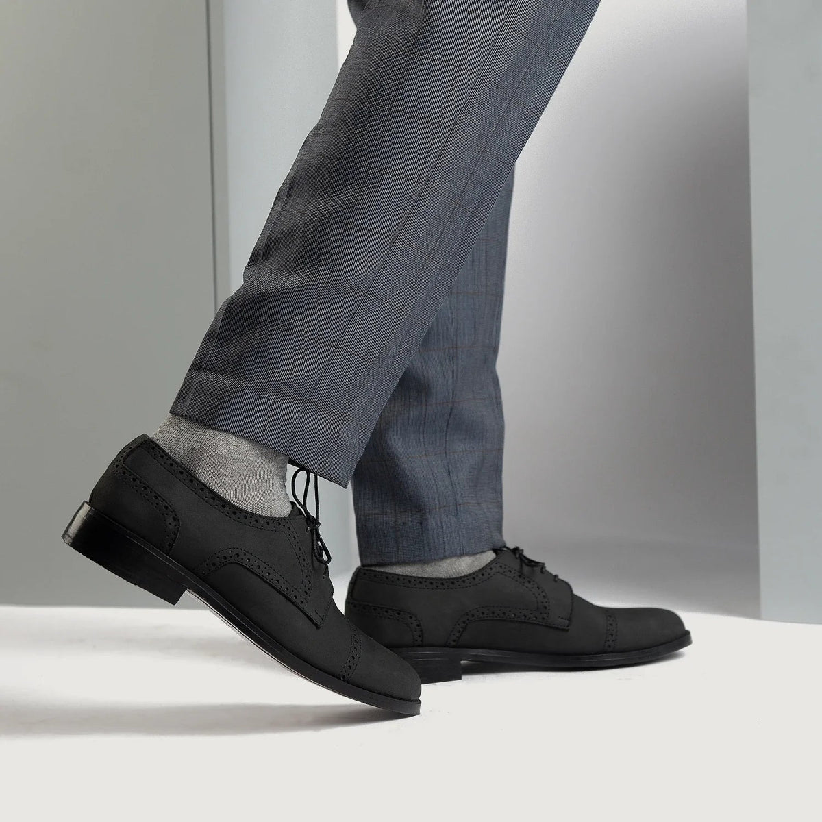 Dirk Brogues Derby Black Nubuck Leather Shoes - men's shoes in black nubuck leather, view 8