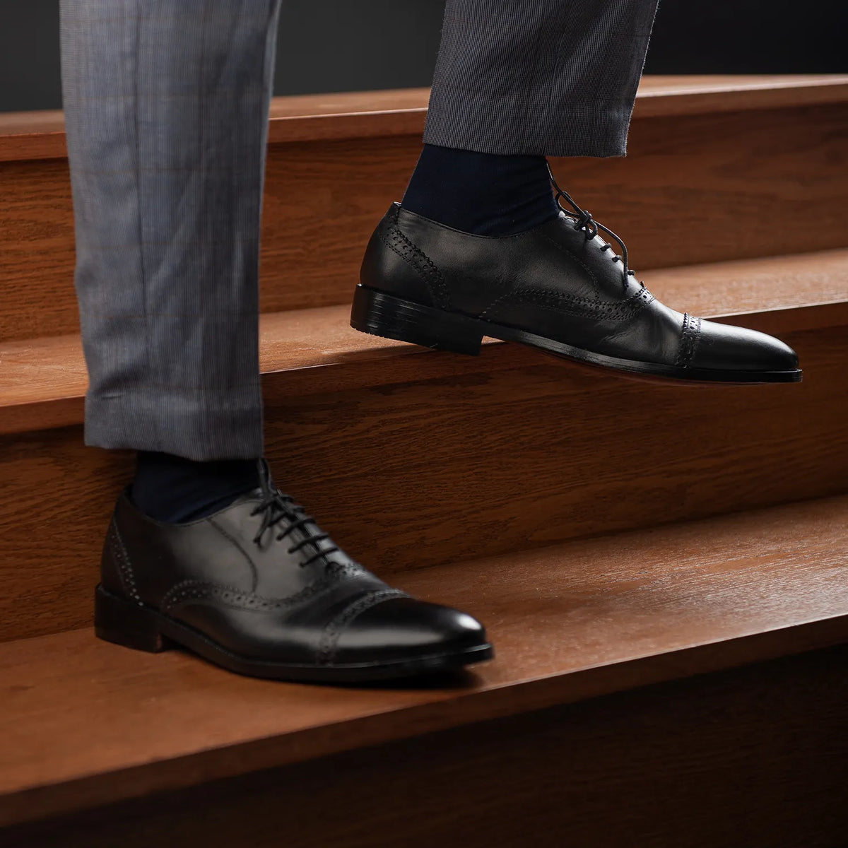 Greyson Brogues Oxford Black Leather Shoes - men's shoes in black cowhide leather, view 10