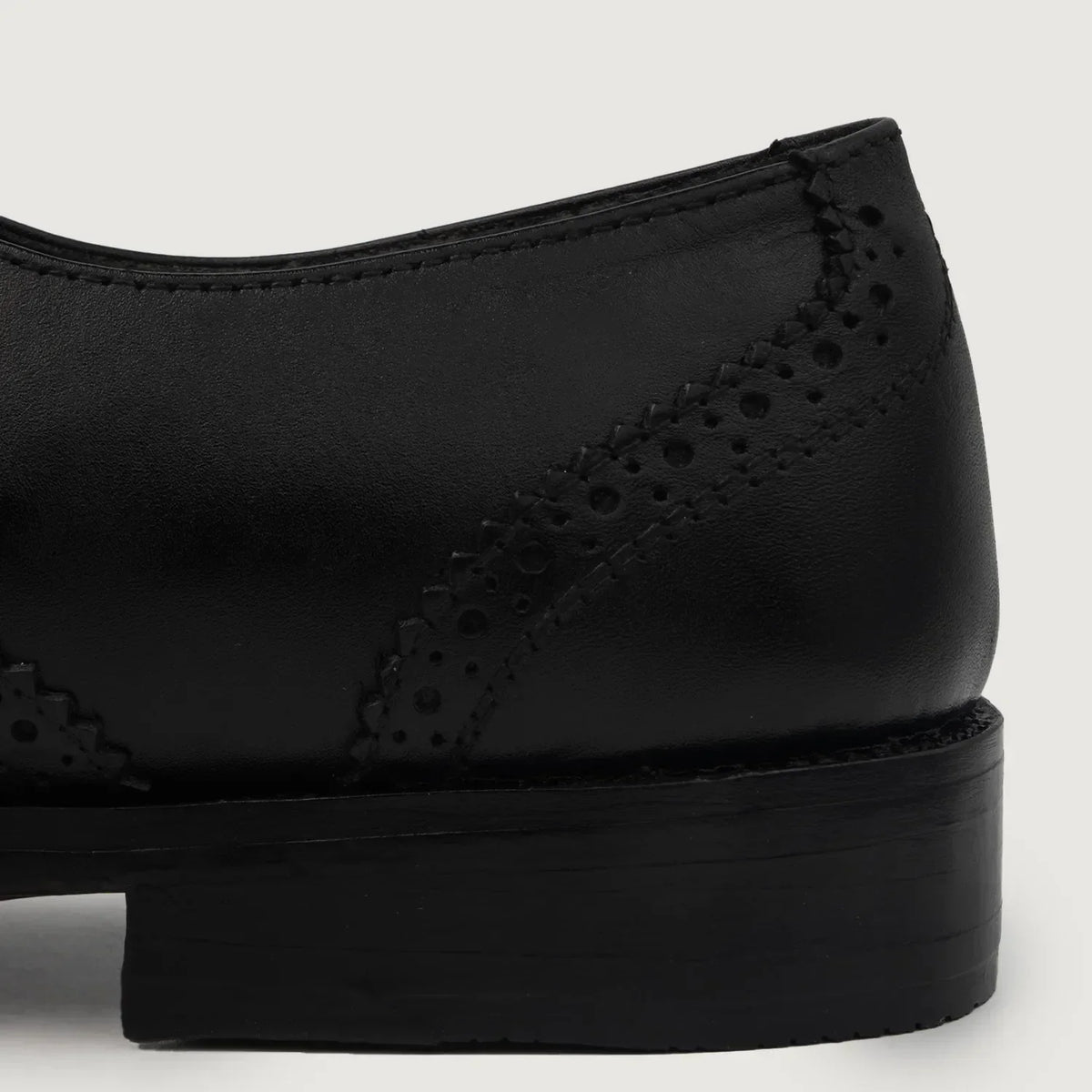 Greyson Brogues Oxford Black Leather Shoes - men's shoes in black cowhide leather, view 5