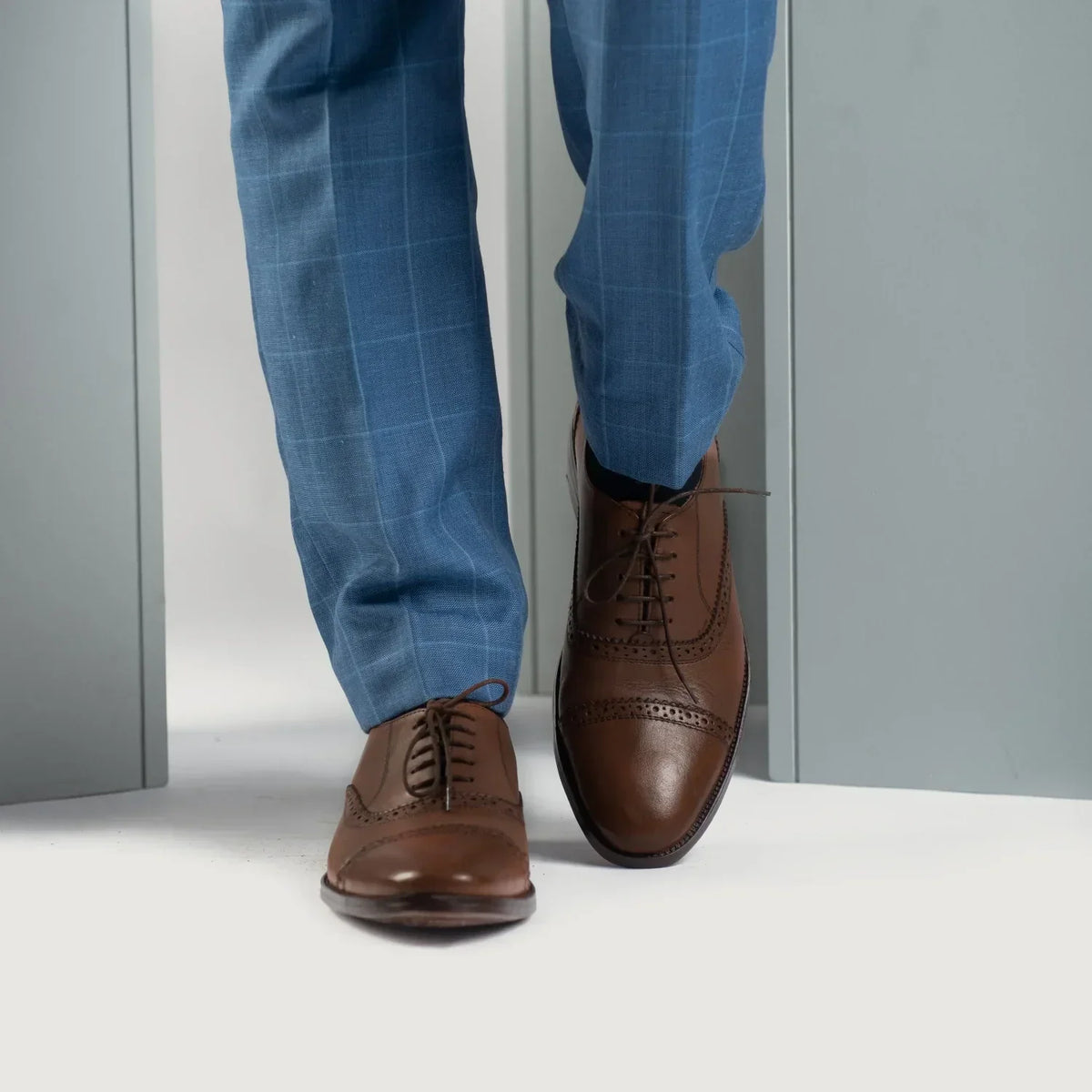 Greyson Brogues Oxford Brown Leather Shoes - men's shoes in brown cowhide leather, view 7