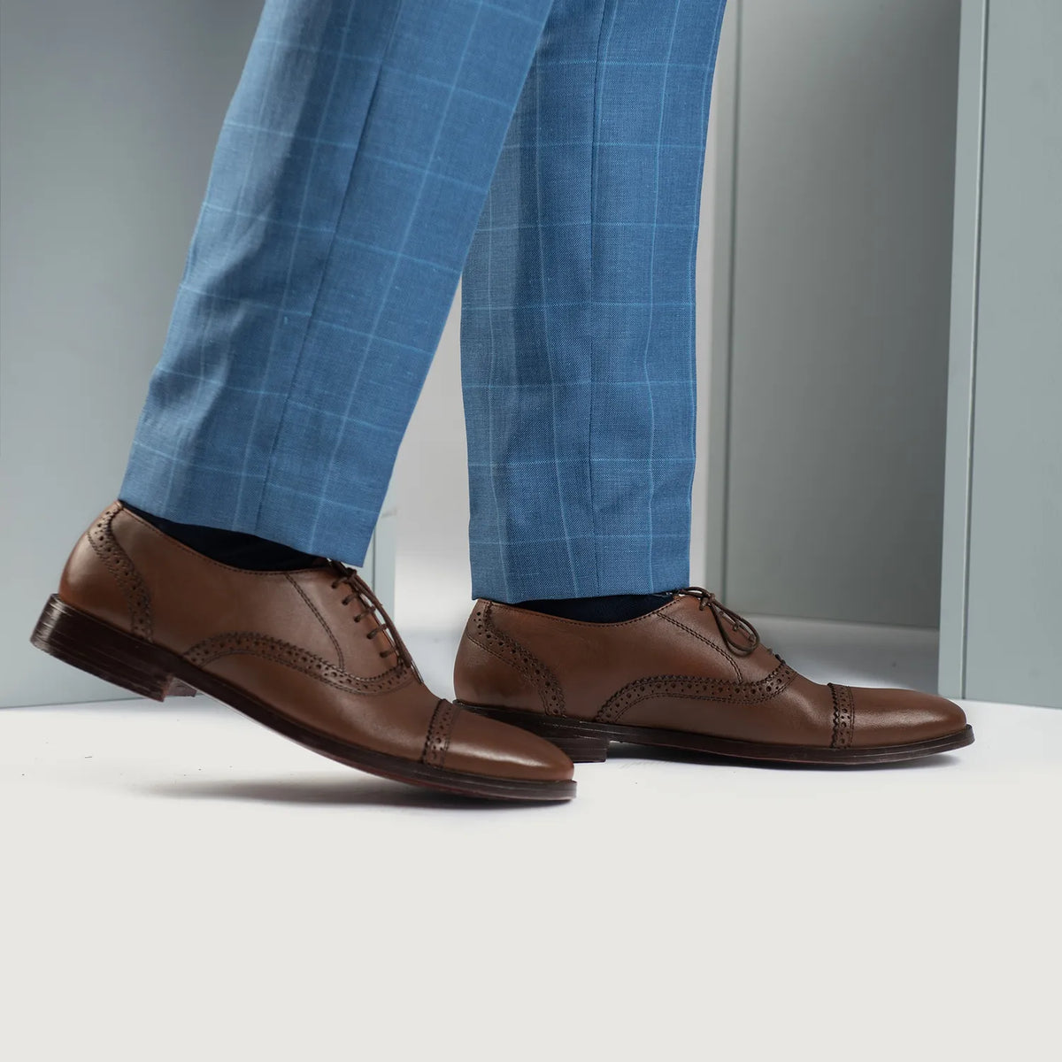 Greyson Brogues Oxford Brown Leather Shoes - men's shoes in brown cowhide leather, view 8